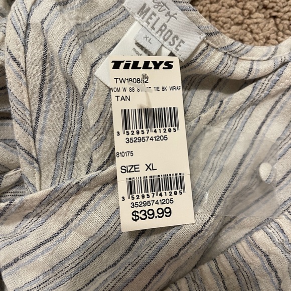 crop top tie in the back - Picture 4 of 4